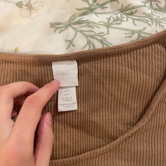 Brown ribbed low cut short sleeved crop top! - Picture 7 of 8